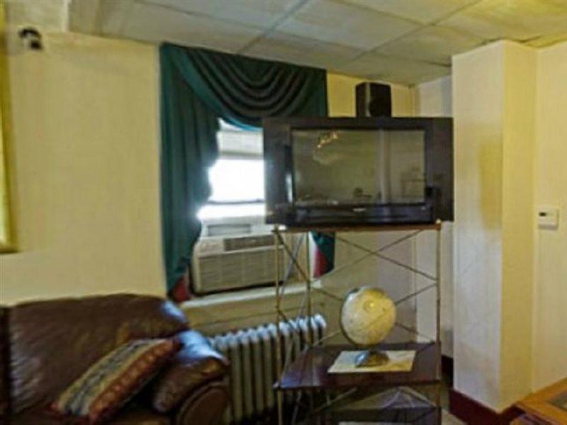 Americas Best Value Inn Dearborn Exterior foto